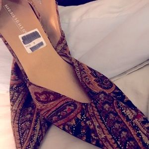 Multi color shoes dress up or down what the occasion calls for. Very nice shoes